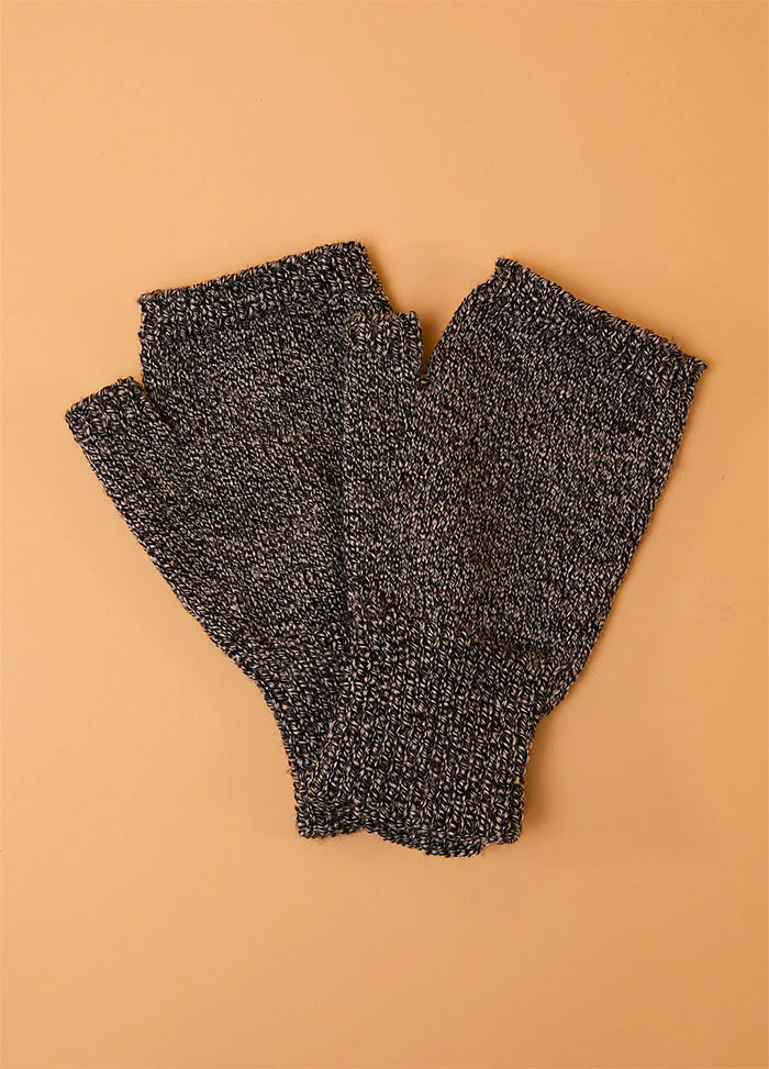 Hunter Fingerless Gloves Pattern - Image 3